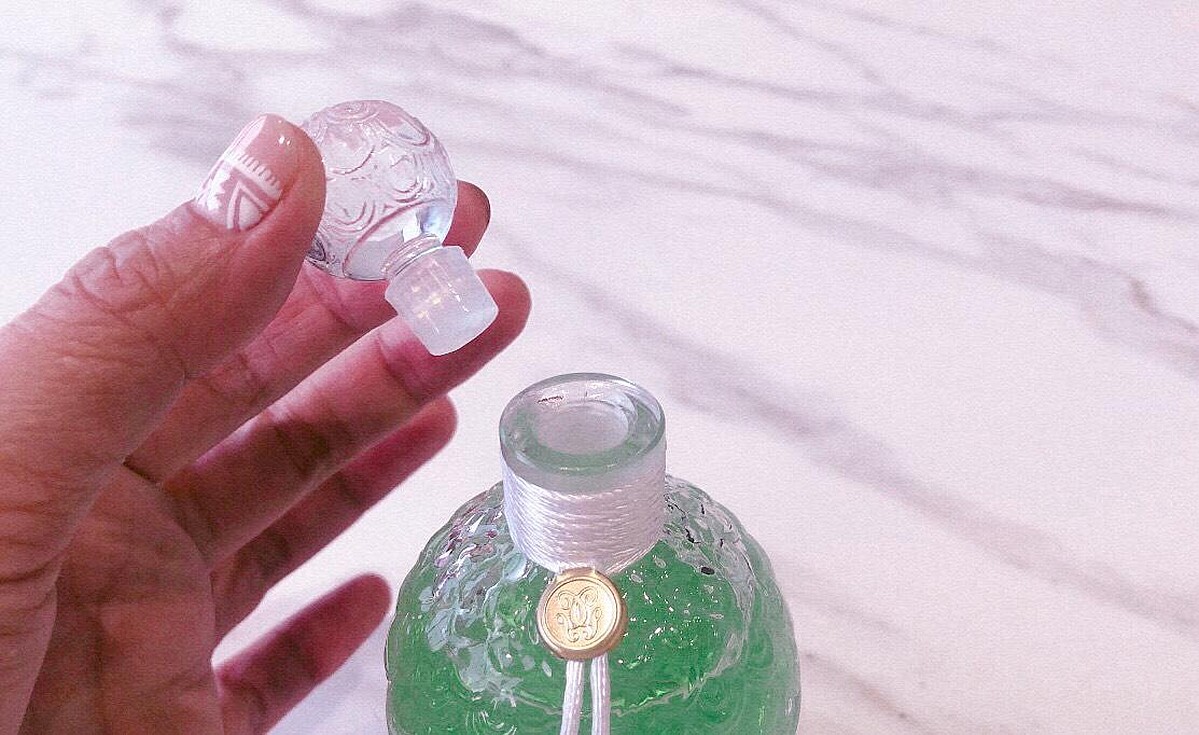 沾式的淡香水維持傳統