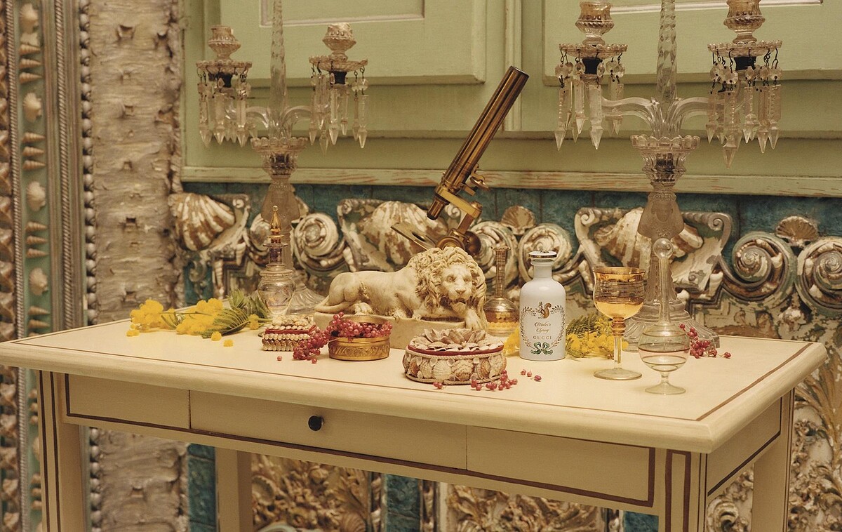 瓶身設計靈感來自於在藥商的古老木櫥中發現的瓶子，奇妙的藥罐子及香氛容器。