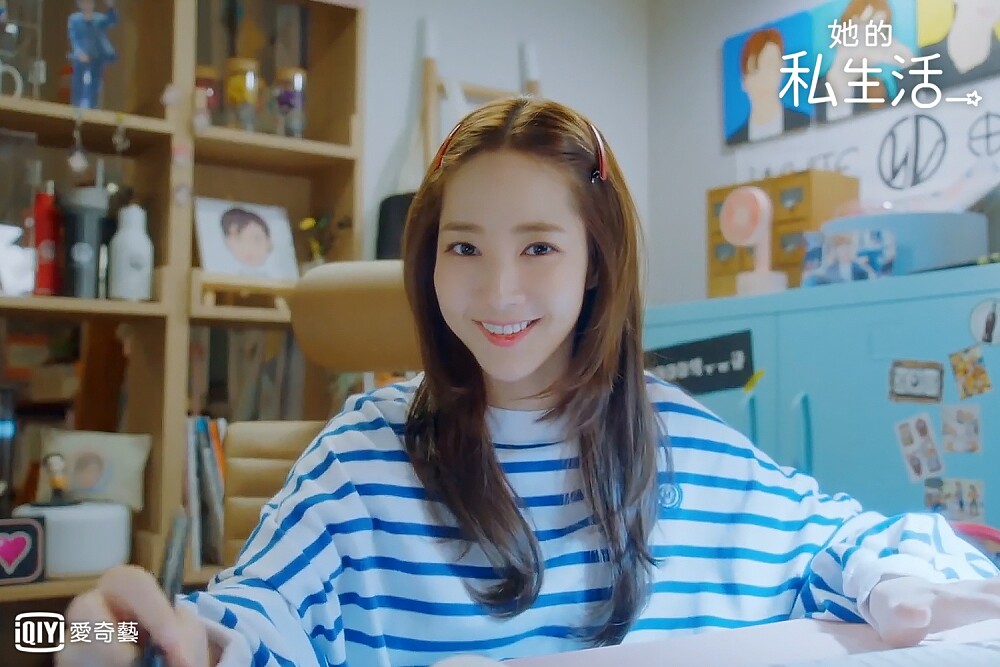 《她的私生活》朴敏英飾演「時我道」網站站姐