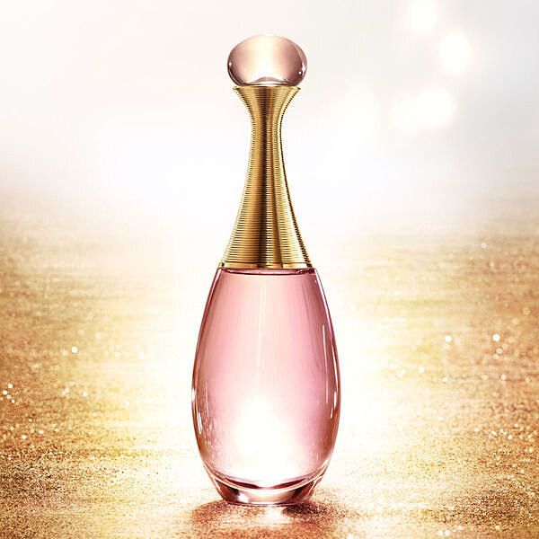 格拉斯橙花與斯里蘭卡檀香讓J&rsquo;adore淡香水更添層次、清新、與生命力。