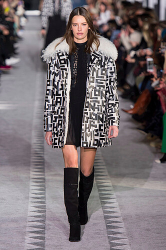 Longchamp 在紐約發表的2019秋冬系列，便出現了這樣的圖案設計。