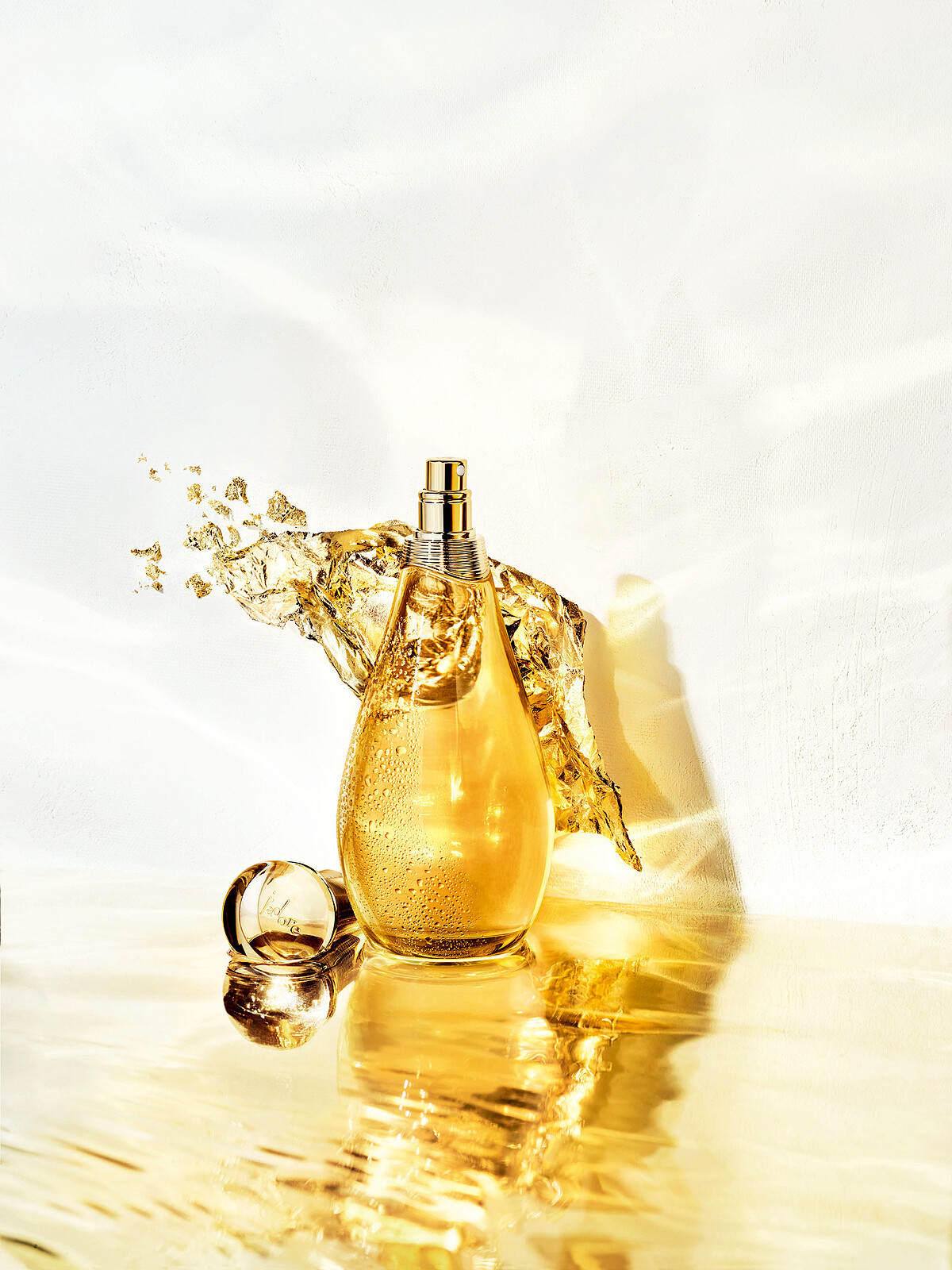 J&rsquo;adore香氛滋潤精露能長效滋潤身體肌膚，為肌膚籠罩上一層花香薄紗