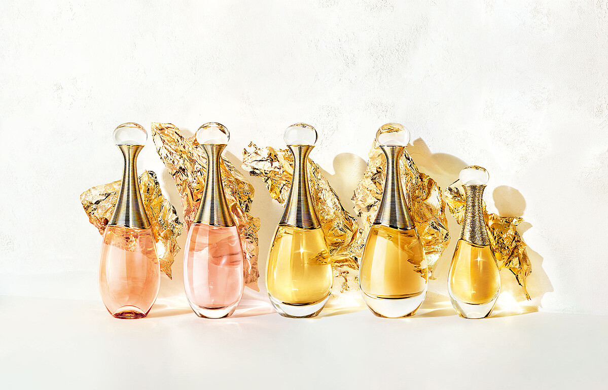 五款經典香氣，如同J&rsquo;adore描繪的自信女郎，各自綻放馥郁鮮明又獨具性格的香氛氣息。