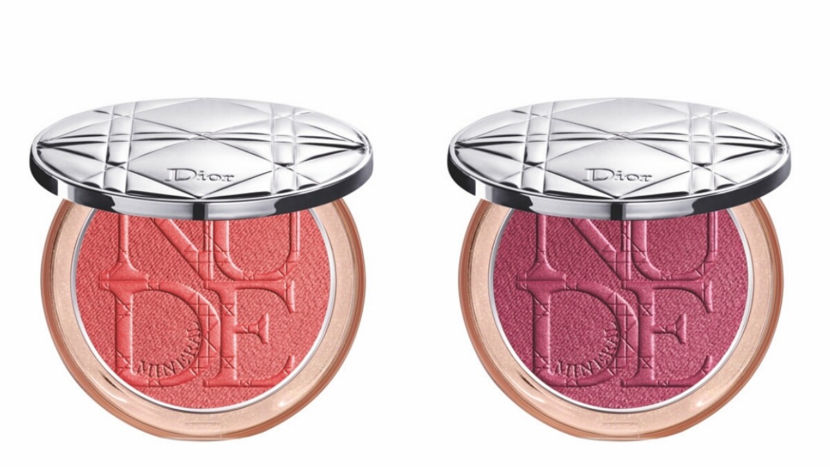 DIOR超好用的礦物蜜粉餅要推出「腮紅打亮版」,首波當中的#011陽光蜜桃色絕對是夏日必備,一刷就是像睡飽12小時的超好命氣色