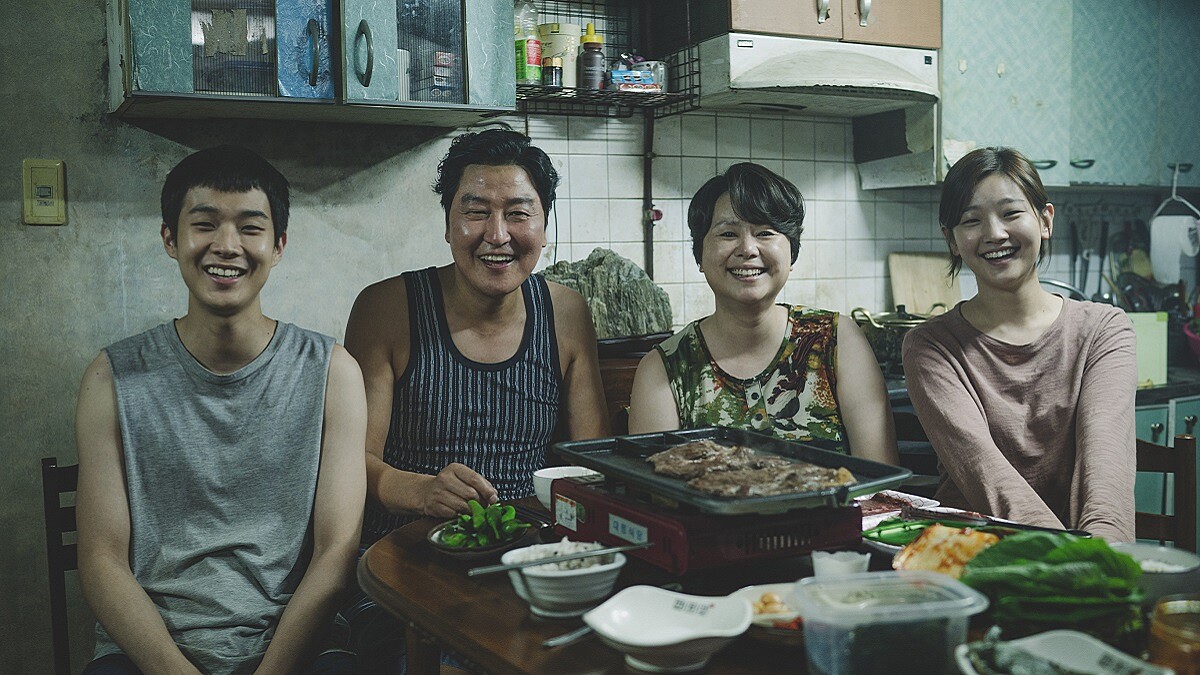 當一隻堂堂正正的寄生蟲？《玉子》導演奉俊昊新作《寄生上流》，嘲諷階級醜惡直戳人性貪婪