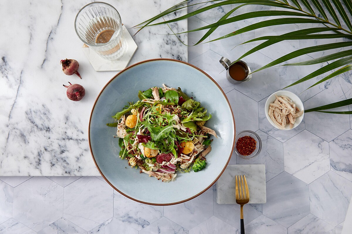 「鹽水雞絲沙拉」$290