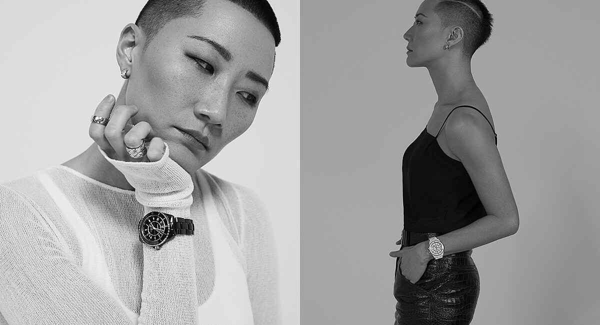 (左)黑色J12腕錶、Coco Crush系列戒指、耳環、白色透視洋裝，all by Chanel。(右)白色J12腕錶、Coco Crush系列耳環、鱷魚壓紋皮褲、腰帶，all by Chanel。