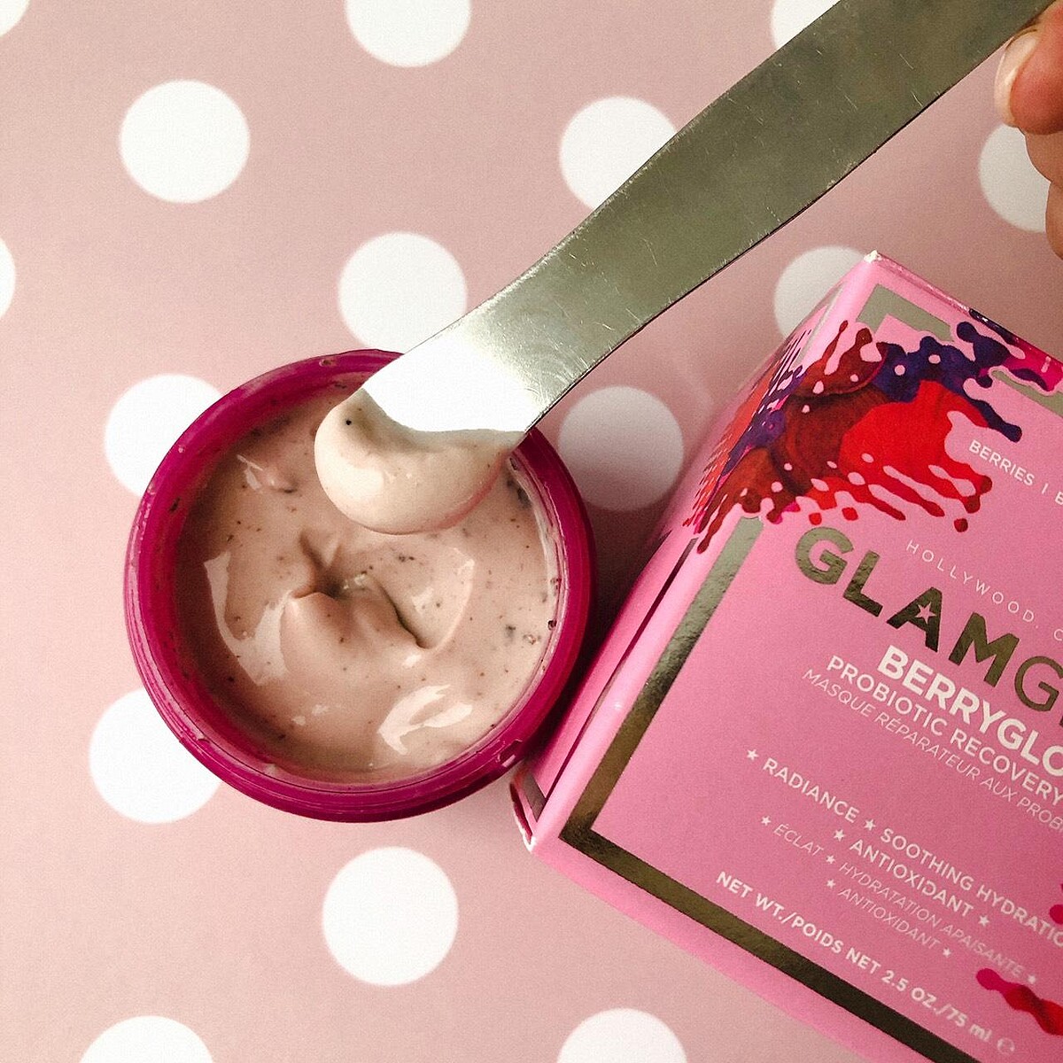 Glamglow莓果優格青春面膜，優格質地清爽怡人