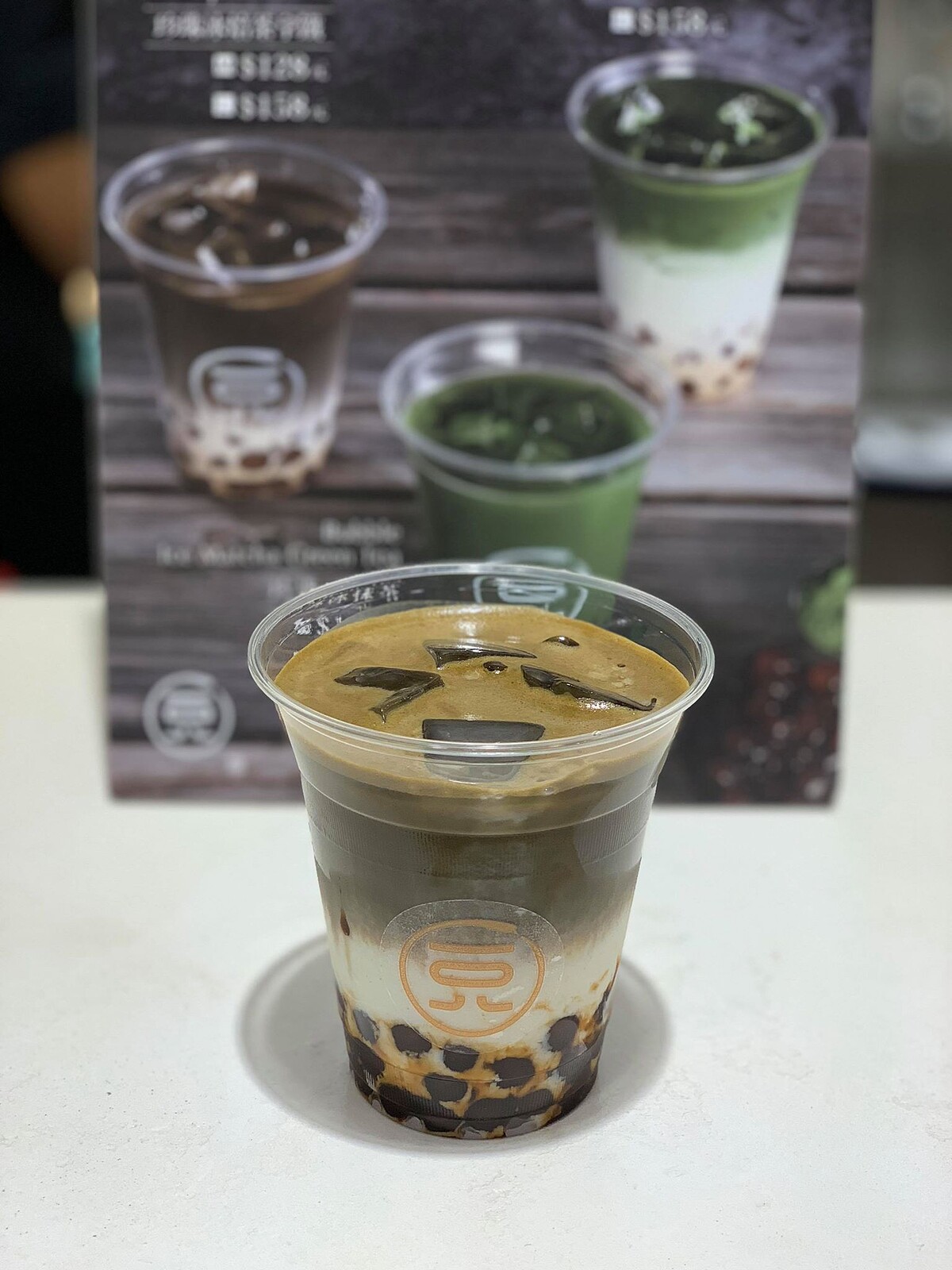  珍珠焙茶拿鐵 (128元/中杯，158元/大杯)