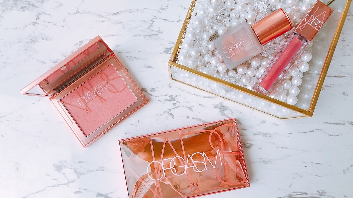 「是高潮色的護唇油～美暈」NARS高潮腮紅20週年首度推出「護唇油」，全系列玫瑰金包裝真的光看就美到讓人高潮