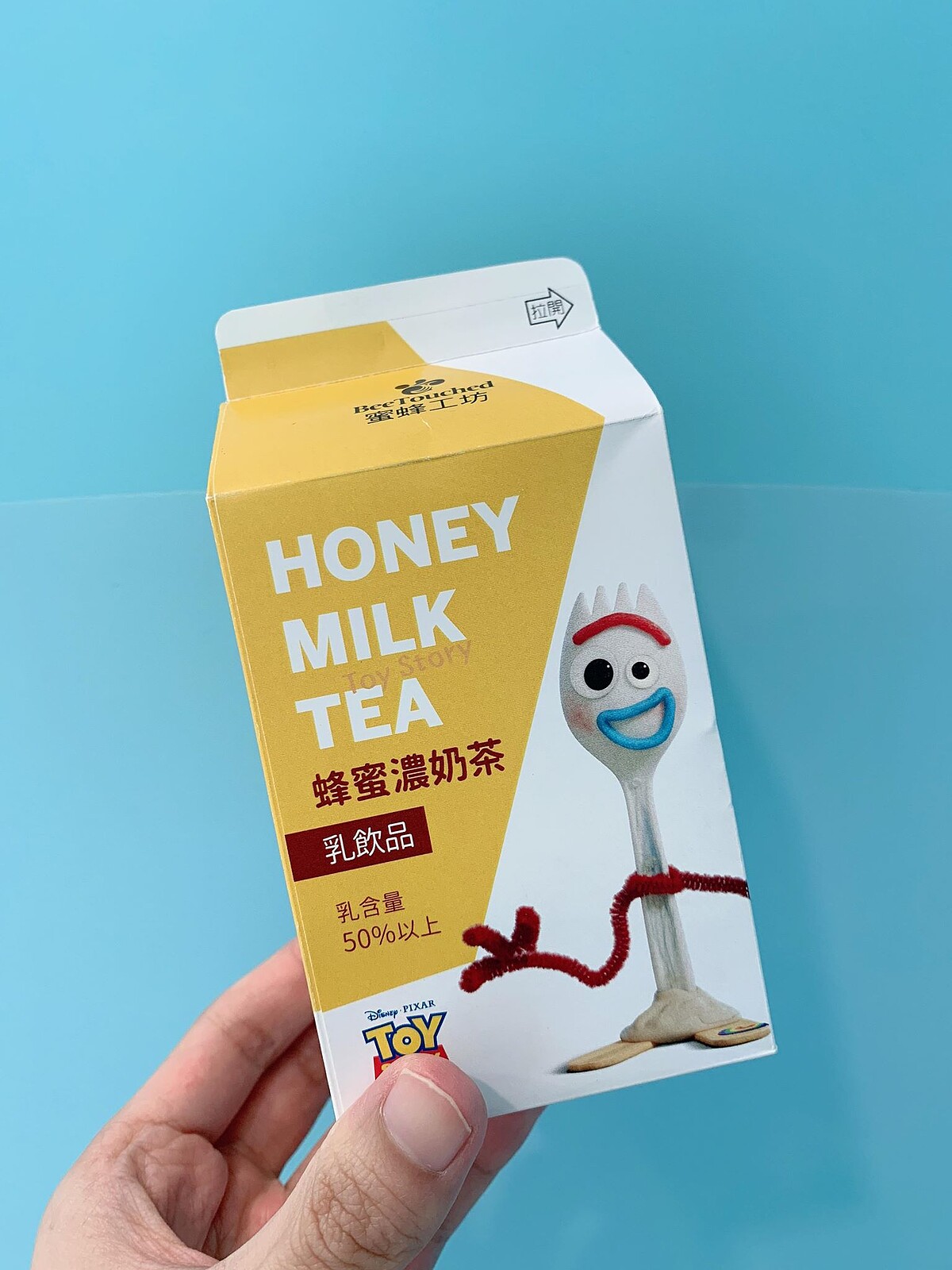 玩具總動員蜂蜜濃奶茶 35元