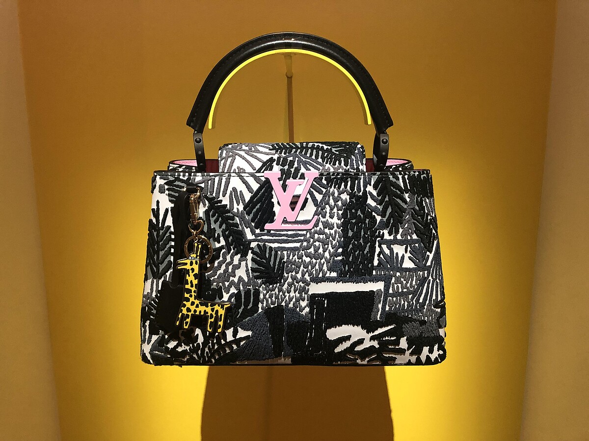 由Jonas Wood設計製作而成,充滿了童趣的手工繡線,是編最喜歡的一款