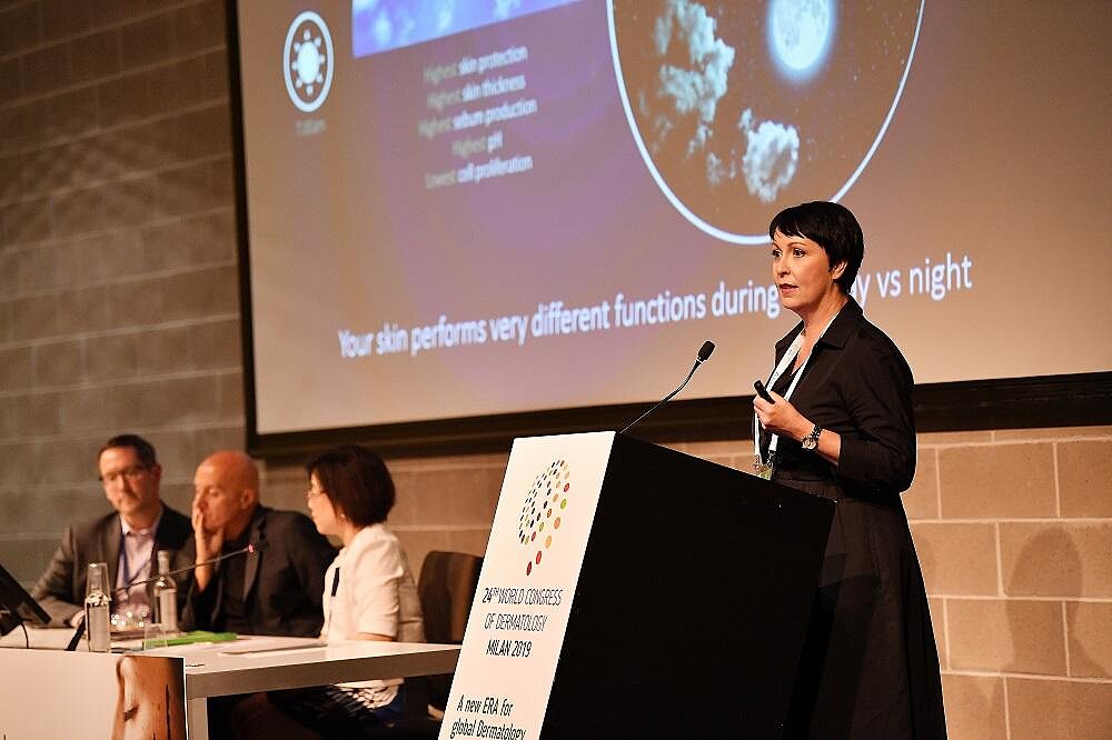 由雅詩蘭黛皮膚生物學與生物活性物質研發副總裁暨首席科學家 Nadine Pernodet 博士領軍，了解晝夜節律對皮膚影響。