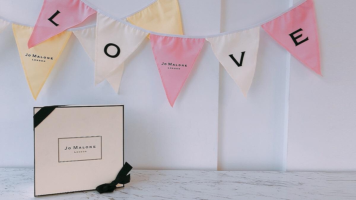 「貼上LOVE字母，還可以噴上喜歡的香水」Jo Malone London七夕情人節推出最強【告白香氛旗】，一掛就是浪漫感