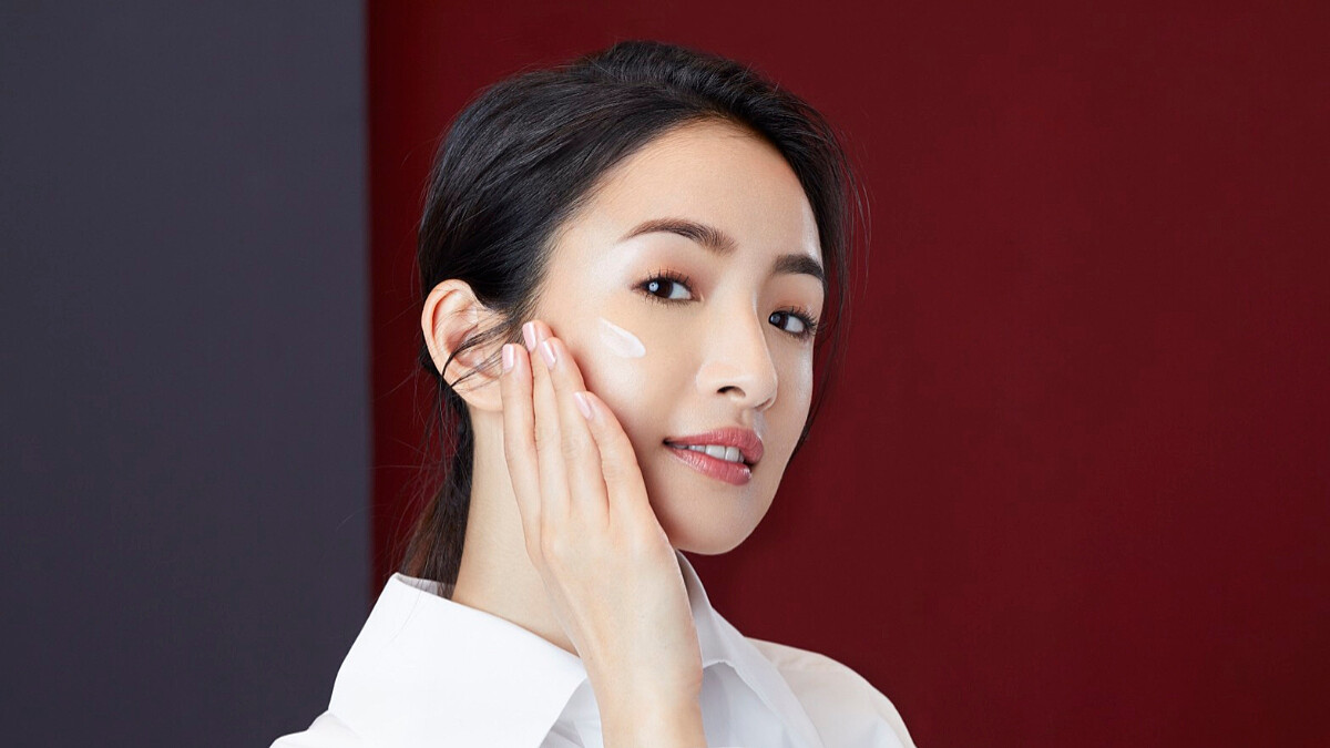 揭密林依晨的「向上管理」保養日記----都靠這罐「縮時保養精華」，拉提緊緻快速有感！