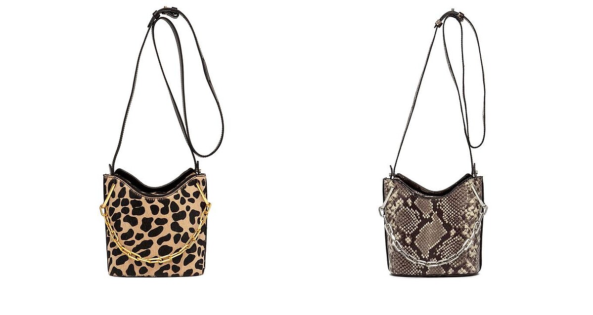 動物紋水桶包NT12,800、蟒蛇紋水桶包NT9,600