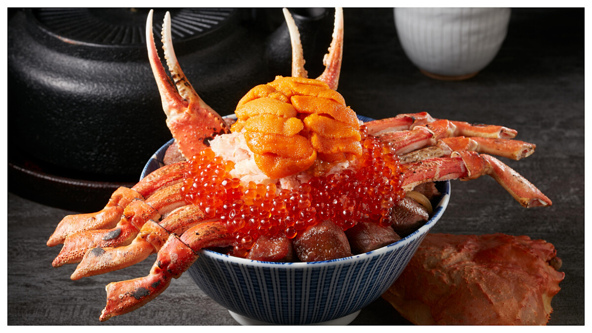 開丼全新3大菜單太犯規！整隻松葉蟹搭配角切牛排丼，滿滿蟹肉、蟹膏、海膽每日限量20份