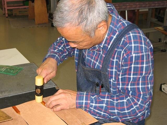 誠品生活號｜WOGNA｜昭和天皇御用皮革老舖揉製具生活感又實用的皮件。