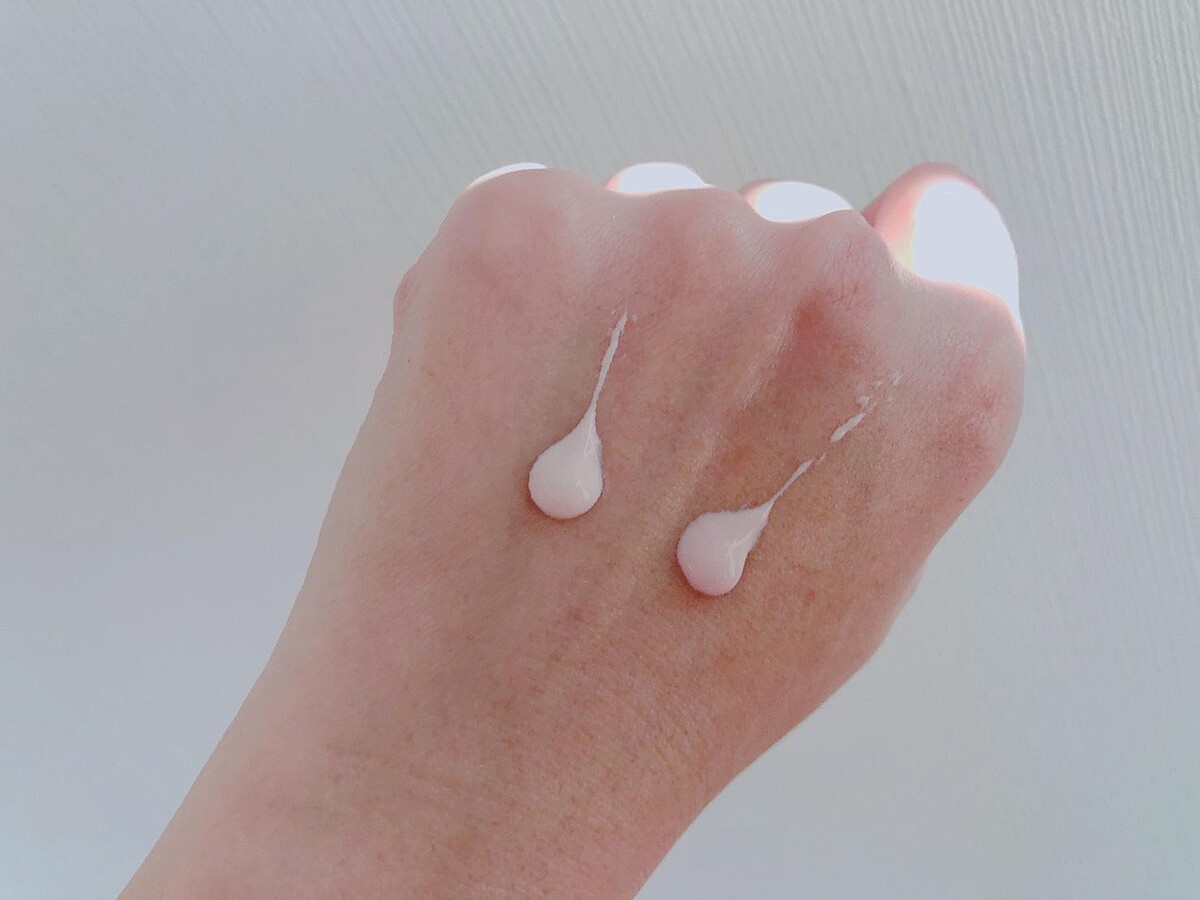 右邊是新改版的粉膚色粧前乳