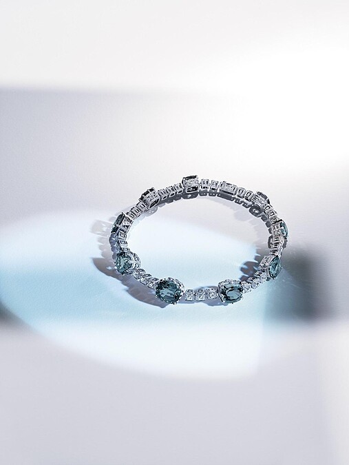 路易威登 Riders of the Knights 系列白金及鉑金頸鏈， 鑲嵌 152.83 克拉海藍寶石及 24.22 克拉鑽石