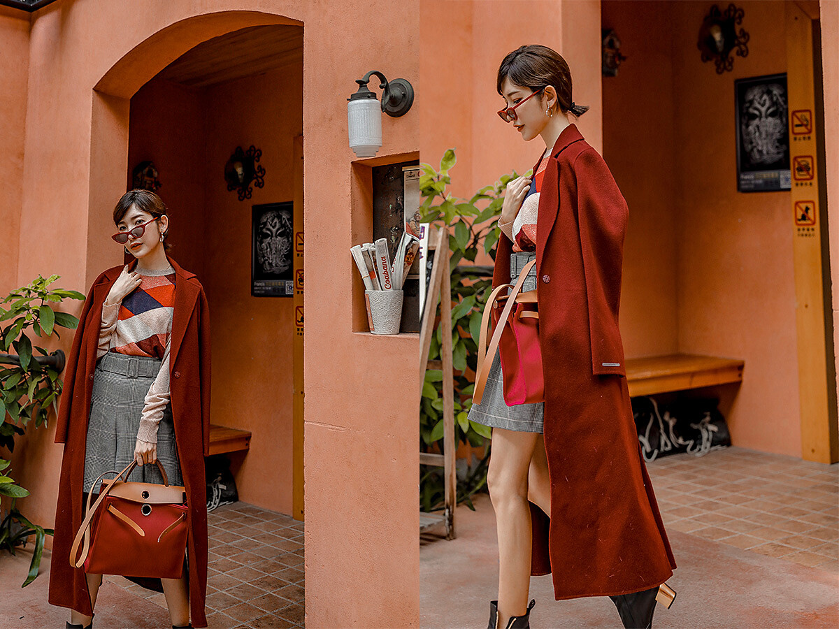 金屬紗線混紡針織 $12,300/威爾斯親王格紋短褲 $10,900/自行車紅大衣 $75,300