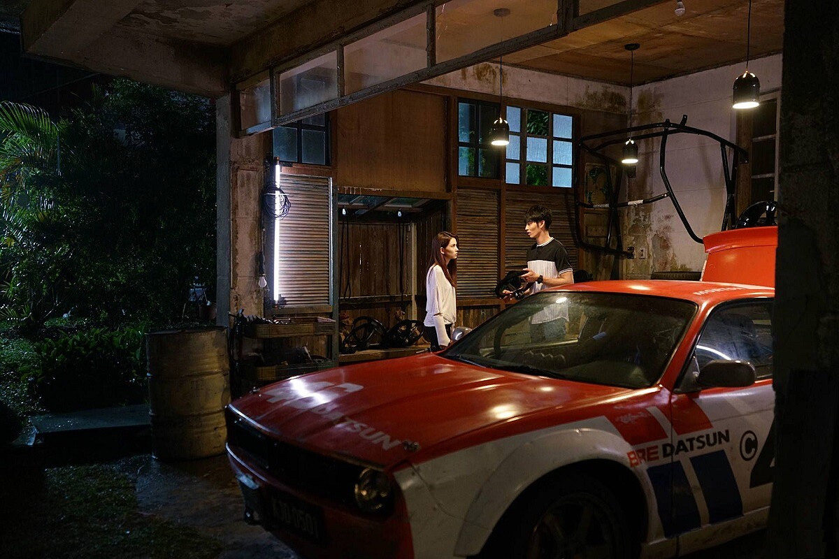 曹曹在《叱吒風雲》中因為昆凌飾演的莉莉，決定踏上賽道。