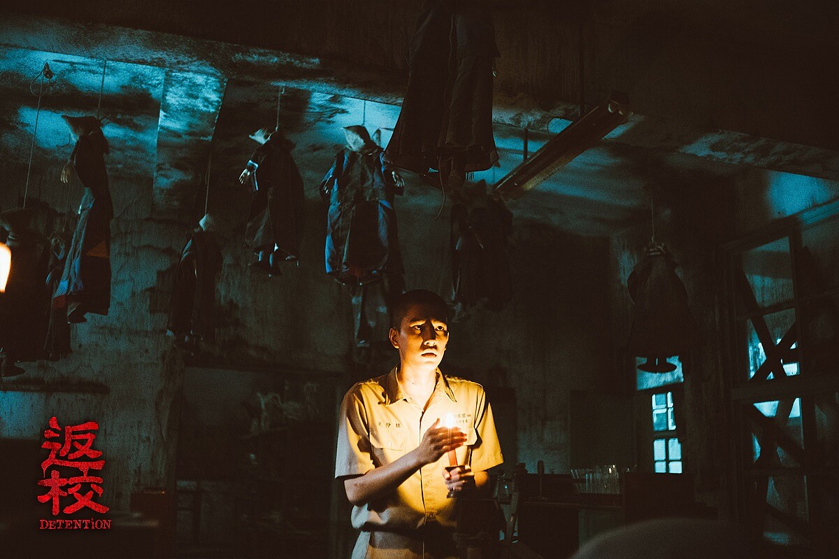 《返校》劇照。上吊人偶的畫面，隱喻白色恐怖時期的真實場景。