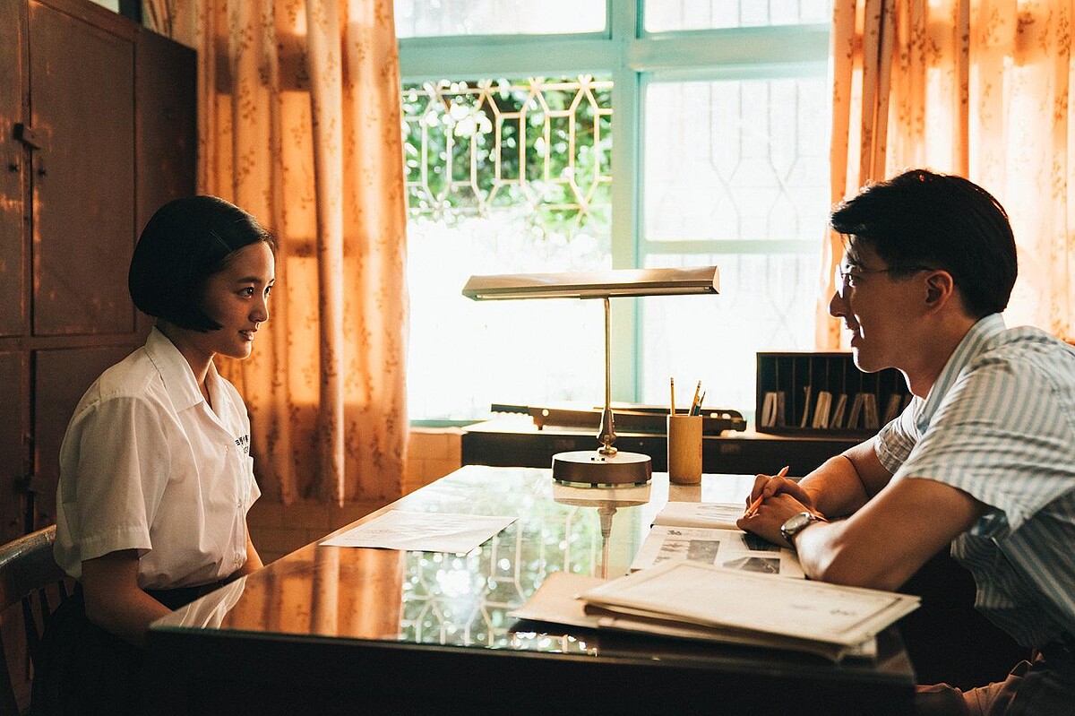 《返校》劇照。老師，可以請問你手臂肌肉怎麼練的嗎？