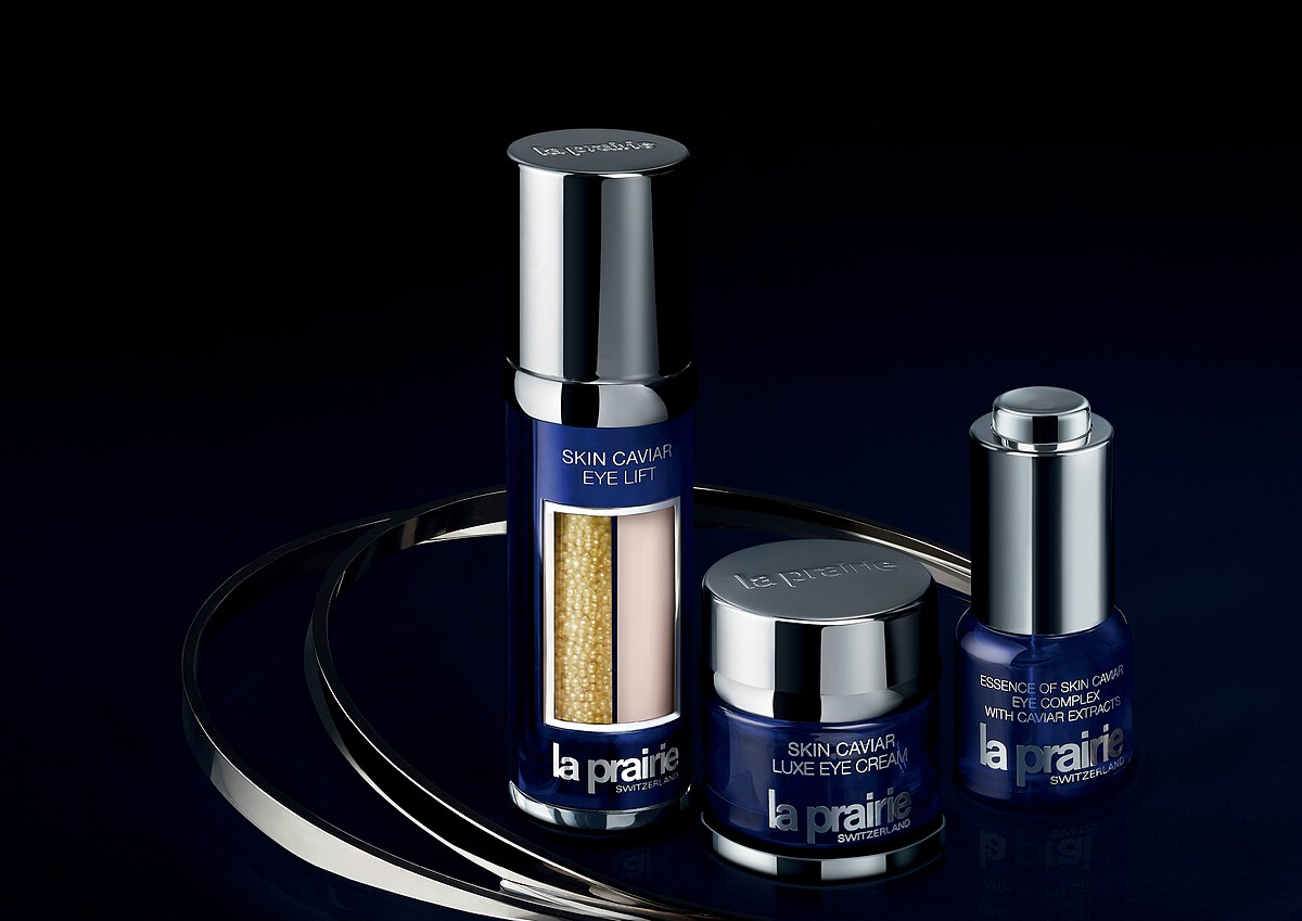 （由左至右）La Prairie 黃鑽魚子緊俏美眼精華20ml / NT16,850、La Prairie 魚子美眼霜20ml / NT13,300、La Prairie 魚子美顏眼露15ml / NT6,000。