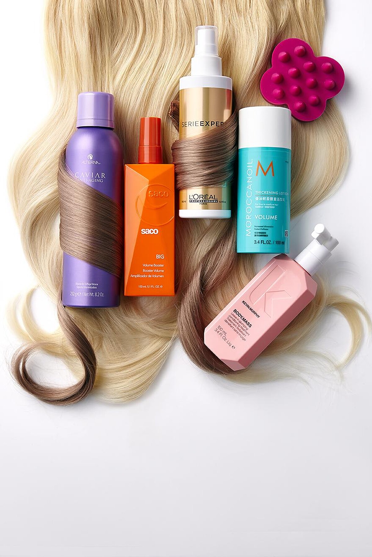 Alterna 魚子加倍豐盈慕絲，NT840。／Saco 畢哥蓬鬆造型乳，NT900。／L&rsquo;Oreal Professionnel 絲漾博賦活藜麥10合1黃金噴霧，NT1,200。／Moroccanoil 優油輕盈豐量造型乳，NT1,050。／uka舒活頭皮按摩刷，NT680。／Kevin.Murphy 乒乒乓乓，NT1,500。 假髮提供／Balmain