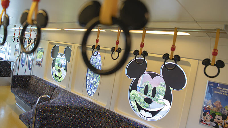 原版單軌列車車廂同樣有超可愛的米奇