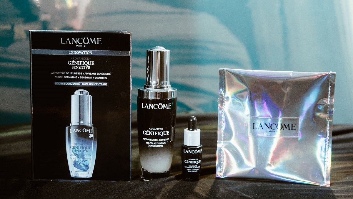 週年慶一堆組合好慌張！人生必買「小黑瓶」光速讓肌膚美到失控，一瓶打趴桌上瓶瓶罐罐，現在就直接凍齡到未來！