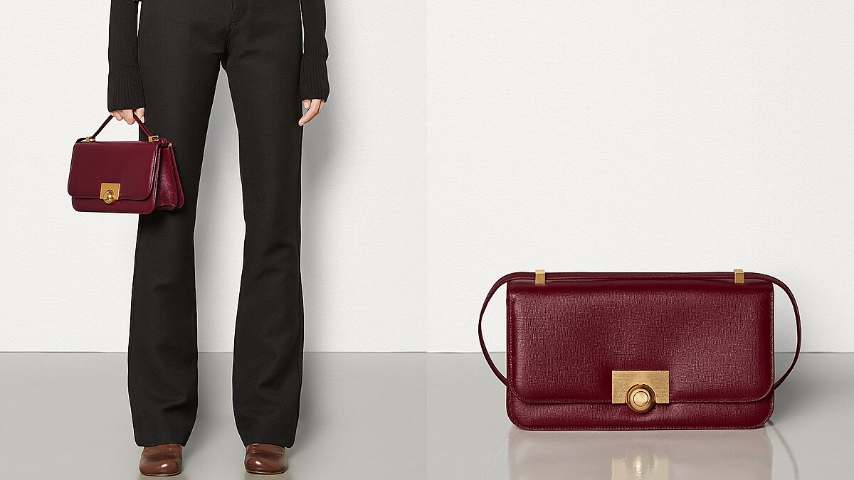 Bottega Veneta 酒紅Classic手袋小款,NT63,500 /大款,NT84,100