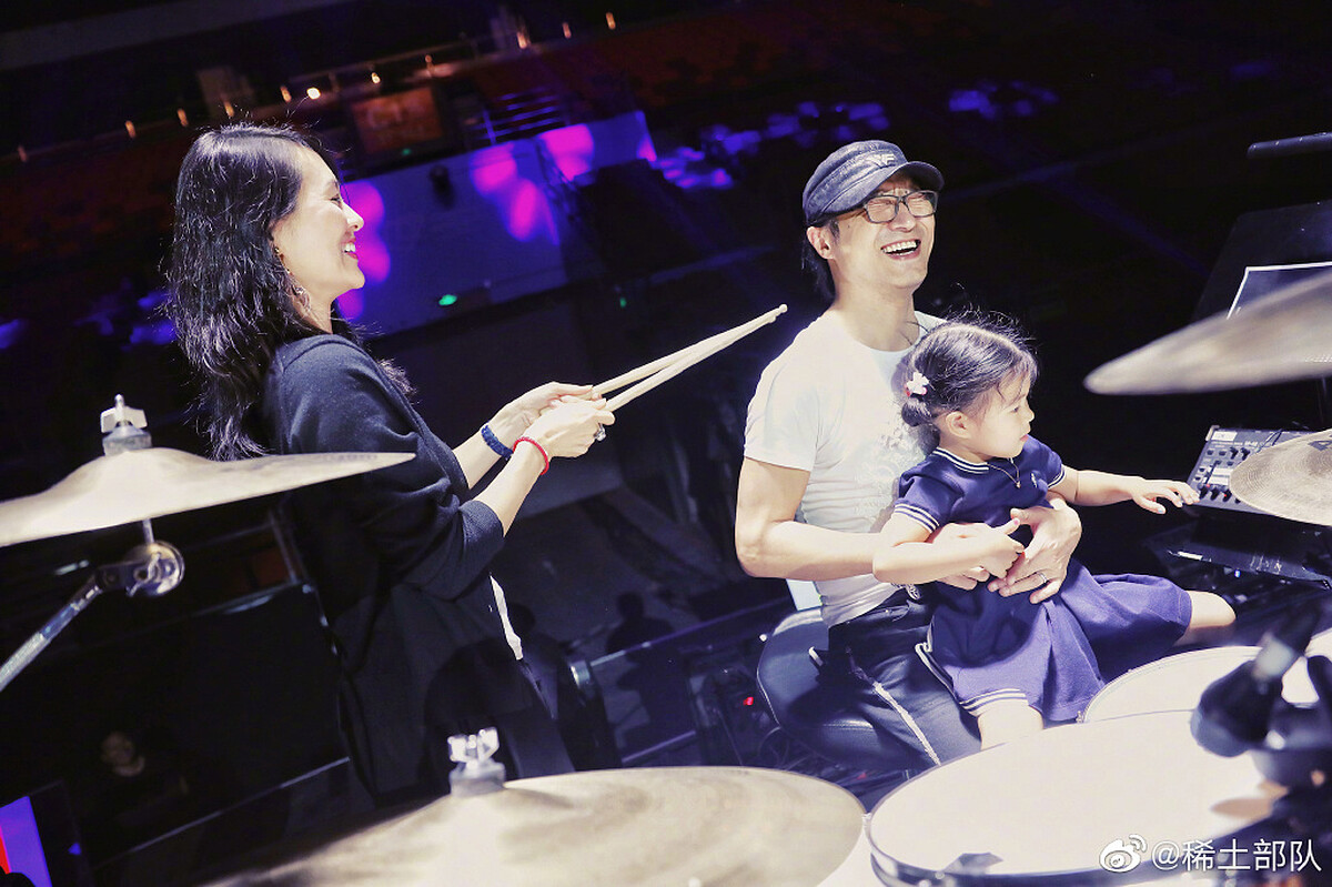 章子怡與老公汪峰及愛女醒醒