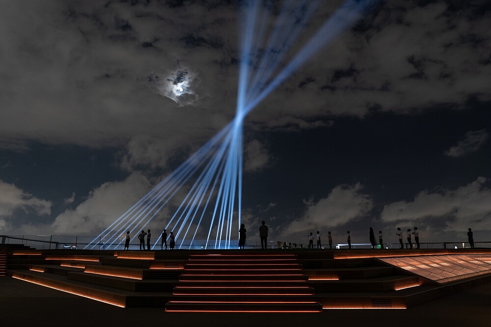 「CROSSING LIGHT」