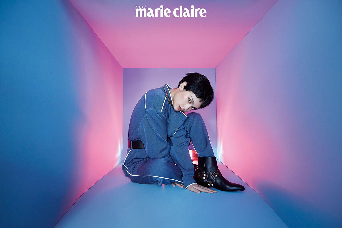 連身褲、Monogram 造型項鍊、拼接皮靴,all by Louis Vuitton。