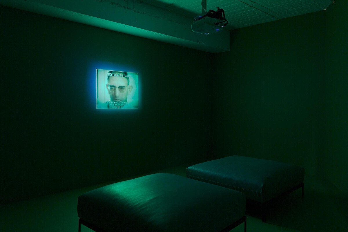 知名美國作家蘇珊桑塔格的訪談紀錄片，也記錄著當時以色列士兵們受不人道的治療過程。