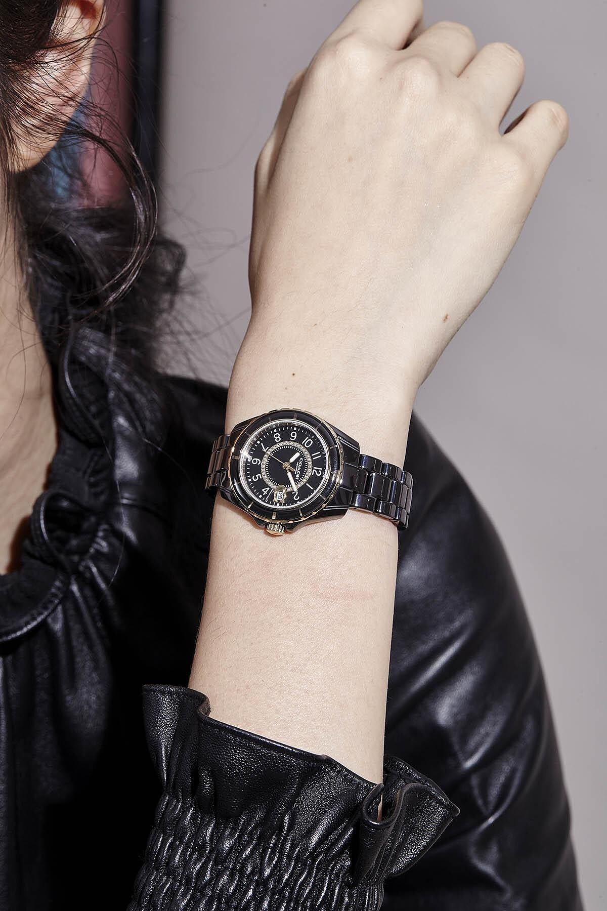 Preston系列黑色陶瓷鍊帶腕錶，NT11,800。