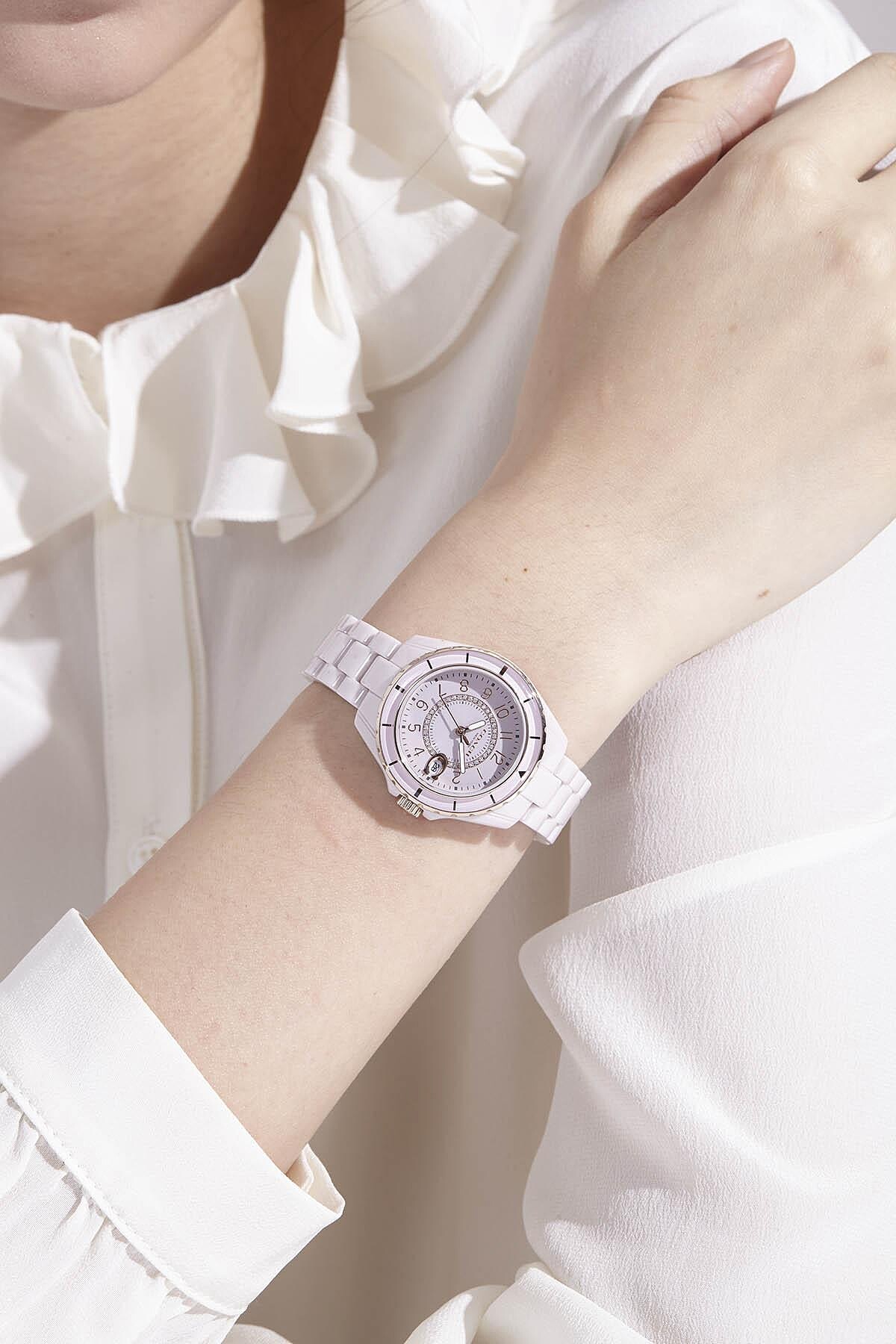 Preston系列粉色陶瓷腕錶，NT11,800。