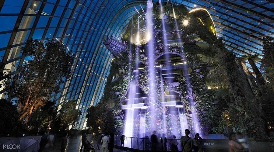「濱海灣花園」室內瀑布