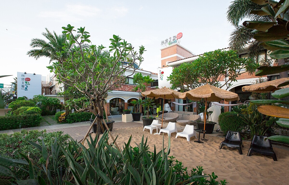 承億文旅墾丁雅客小半島 門口面臨墾丁大街，地點位置優越