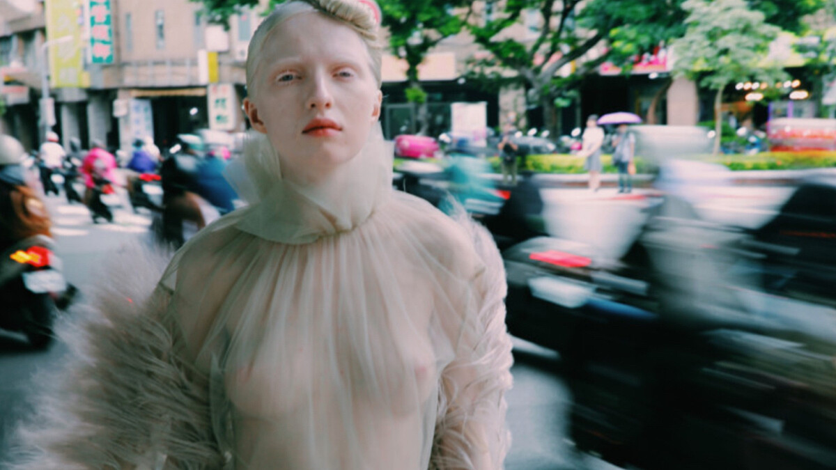 「我的外型，即使在俄羅斯，還是有人覺得白子是傳染疾病。」白化症女模的真實身體告白