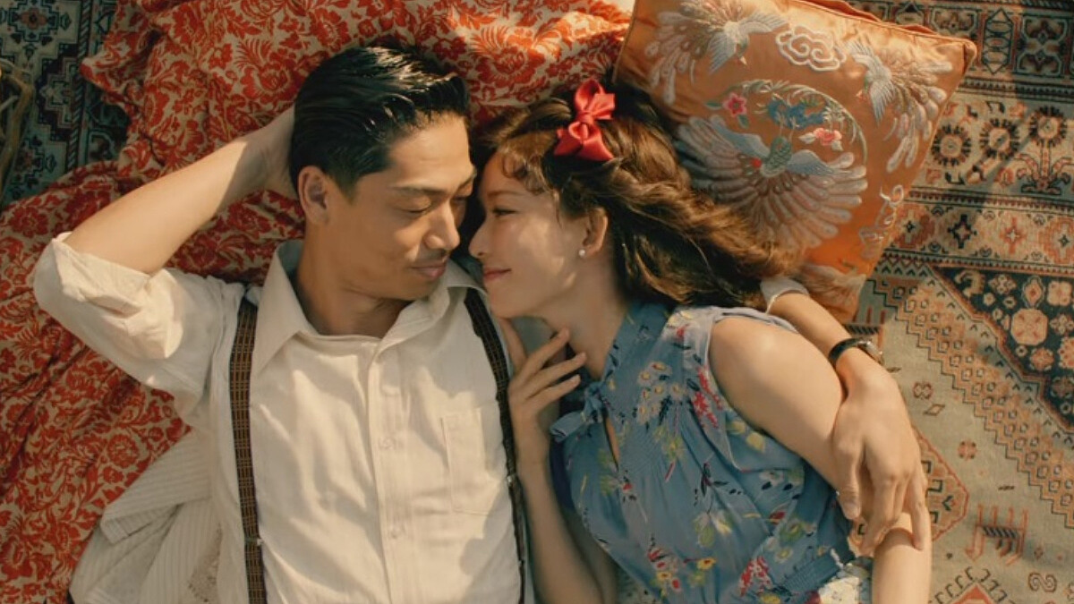 林志玲夫妻再度合體放閃！依偎老公AKIRA懷中拍MV，詮釋超越百年浪漫愛情故事