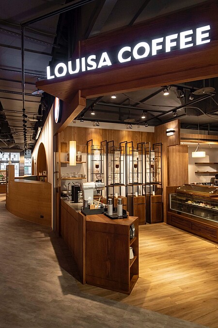 Louisa路易莎咖啡「冰滴咖啡牆」