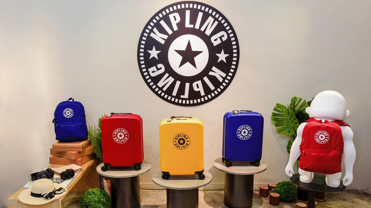 Kipling New Classics經典圓標行李箱(注目黃、活力紅、激光藍)，NT6,580