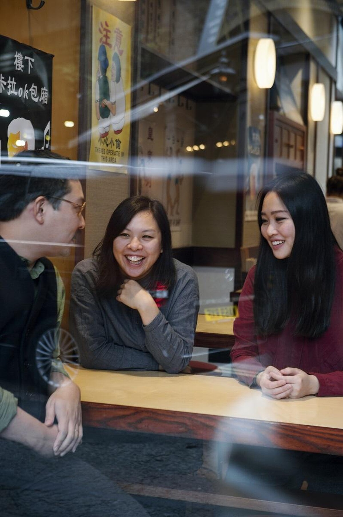 灣女孩張爾宬和來自香港的兄妹鍾承達與鍾慧婷,因為一次沒有預期到的台灣之旅,改變了他們的人生,也改變了倫敦的美食場景。