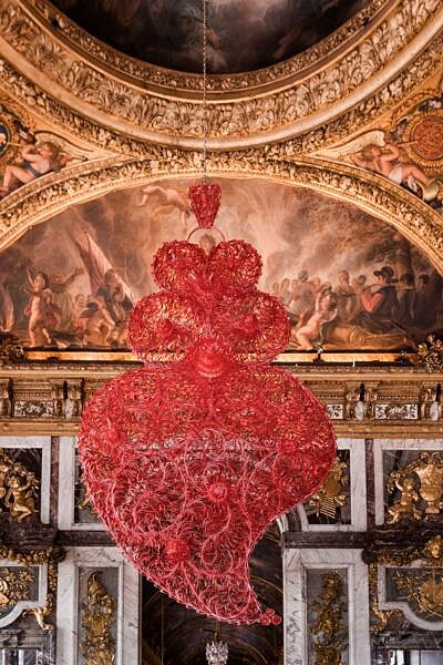 Cora&ccedil;&atilde;o Independente Vermelho [Red Independent Heart], 2005 Photo by Lu&iacute;s Vasconcelos Courtesy of Unidade Infinita Projectos | Ch&acirc;teau de Versailles