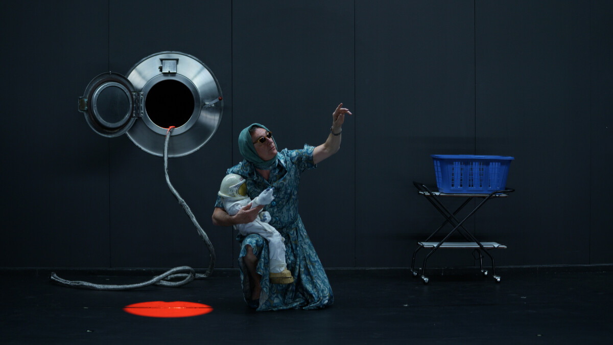 《在月球的彼端》