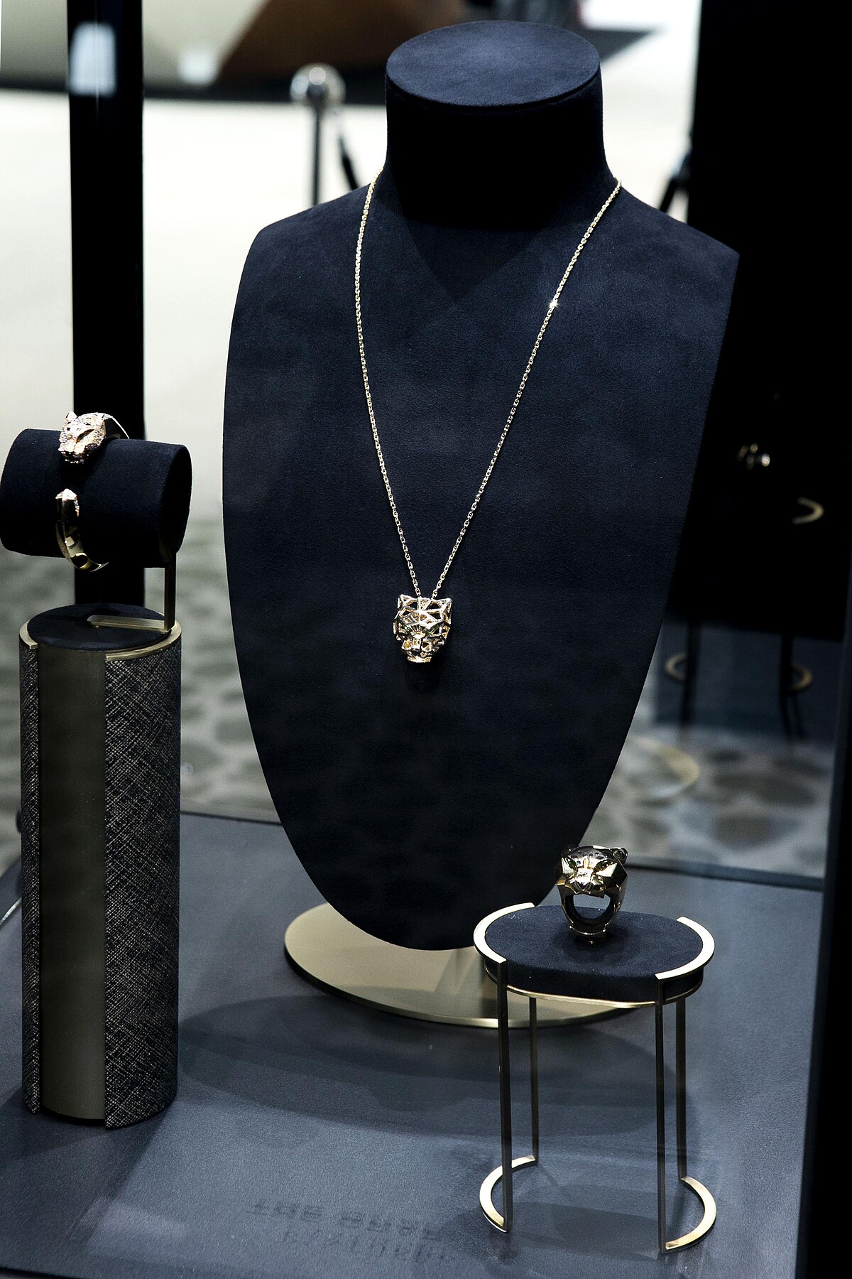 卡地亞「豹影迷蹤」展-「美洲豹女士」- 靈動設計展區-展出「抽象」、「圖像」、「具象」三大類型的美洲豹作品_2