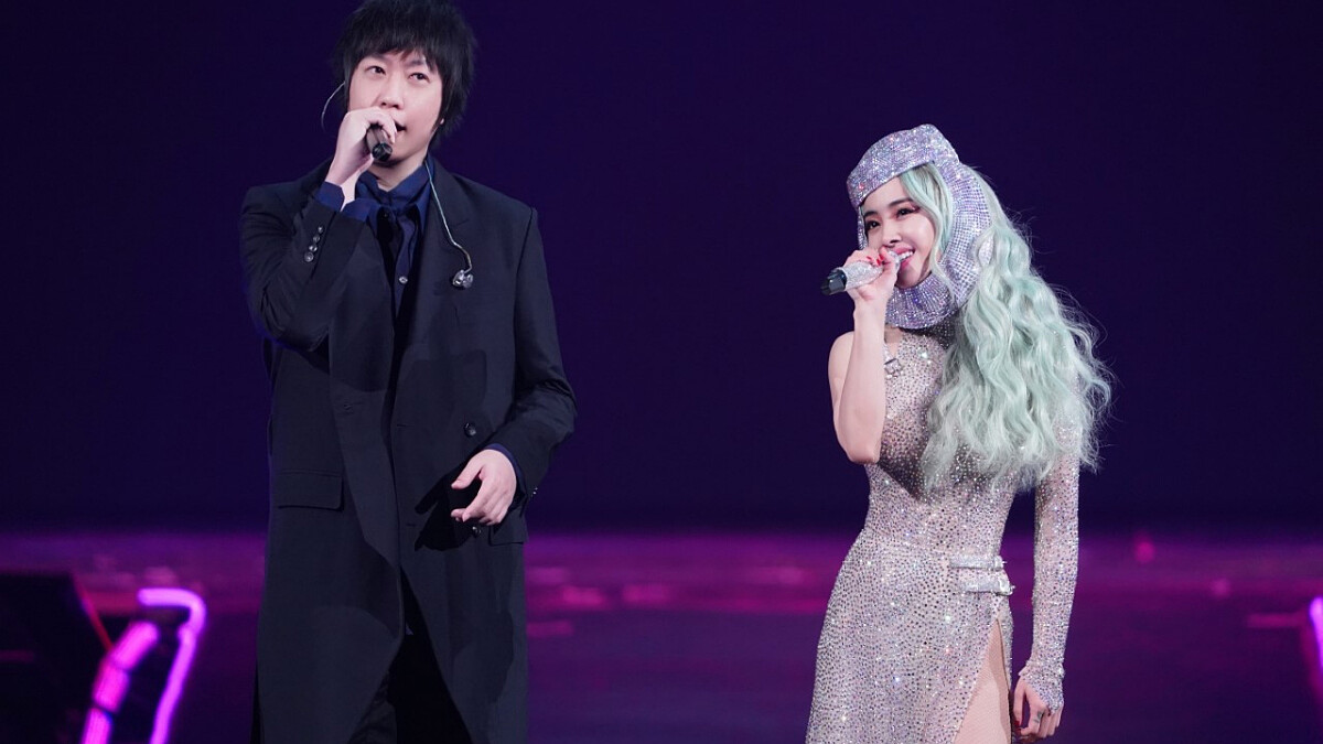 蔡依林、五月天阿信合體啦！大方牽手合唱超甜蜜，Jolin驚喜宣布高雄巨蛋演唱會5/9、5/10再開兩場